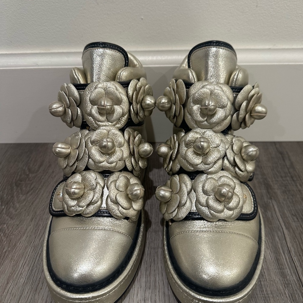 CHANEL LEATHER HIGHTOP SNEAKERS.